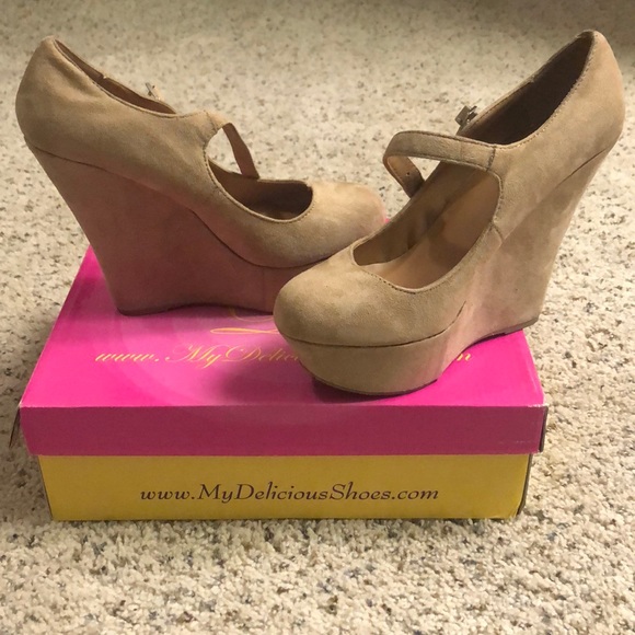 Delicious Shoes - Gently Worn Nude Wedges